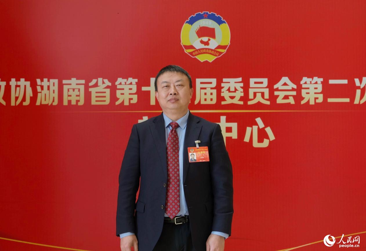 代表委員話(huà)兩會(huì)｜政協(xié)委員尹軍：加快航空醫(yī)療救援建設(shè) 保障群眾生命安全